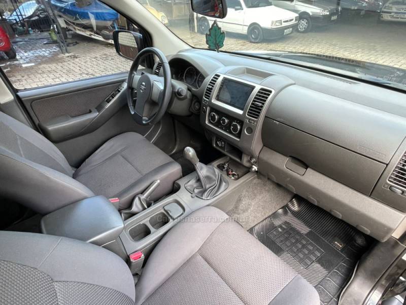 NISSAN - FRONTIER - 2014/2014 - Preta - R$ 89.900,00