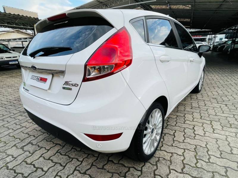 FORD - FIESTA - 2017/2017 - Branca - R$ 57.900,00