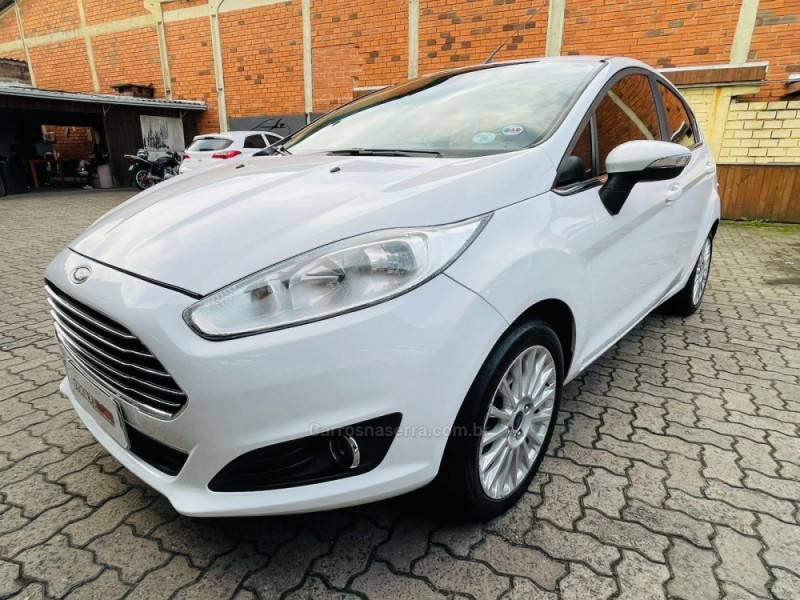 FORD - FIESTA - 2017/2017 - Branca - R$ 57.900,00