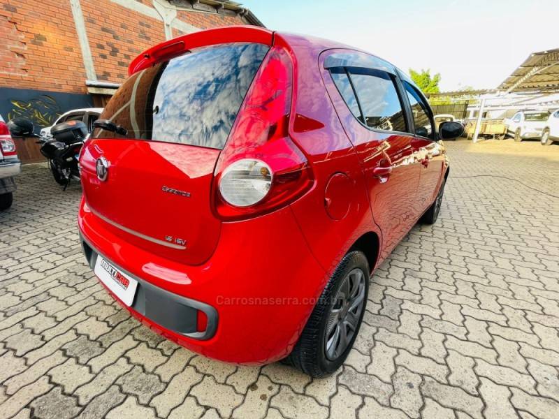 FIAT - PALIO - 2015/2015 - Vermelha - R$ 42.900,00