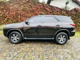 TOYOTA - HILUX SW4 - 2017/2017 - Marrom - R$ 172.900,00