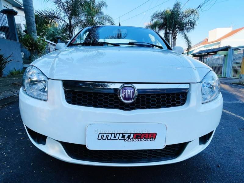 FIAT - SIENA - 2013/2014 - Branca - R$ 34.900,00