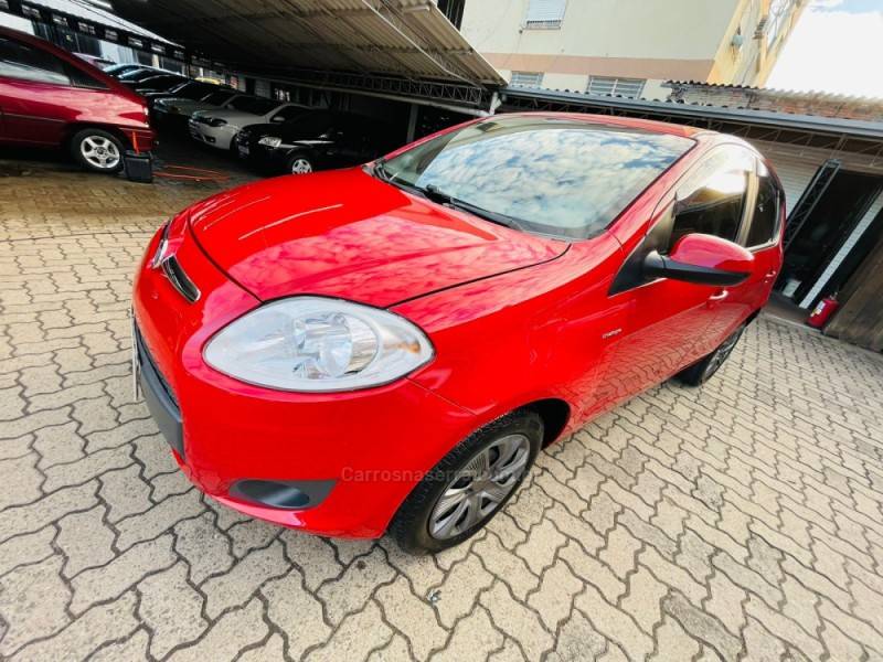 FIAT - PALIO - 2015/2015 - Vermelha - R$ 42.900,00