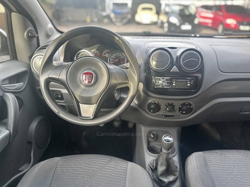 FIAT - PALIO - 2013/2014 - Branca - R$ 35.900,00