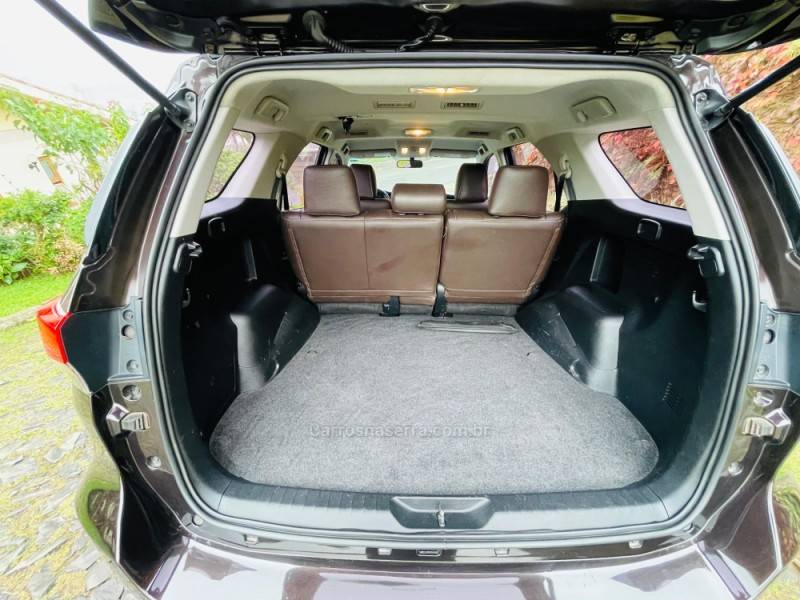 TOYOTA - HILUX SW4 - 2017/2017 - Marrom - R$ 172.900,00