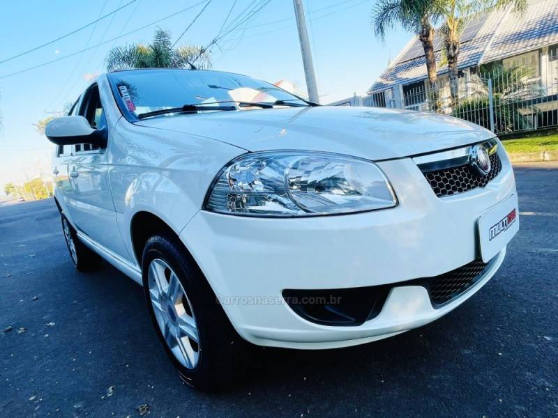 FIAT - SIENA - 2013/2014 - Branca - R$ 34.900,00