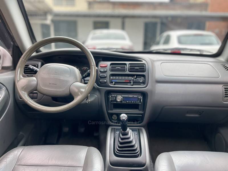 CHEVROLET - TRACKER - 2001/2001 - Branca - R$ 45.900,00