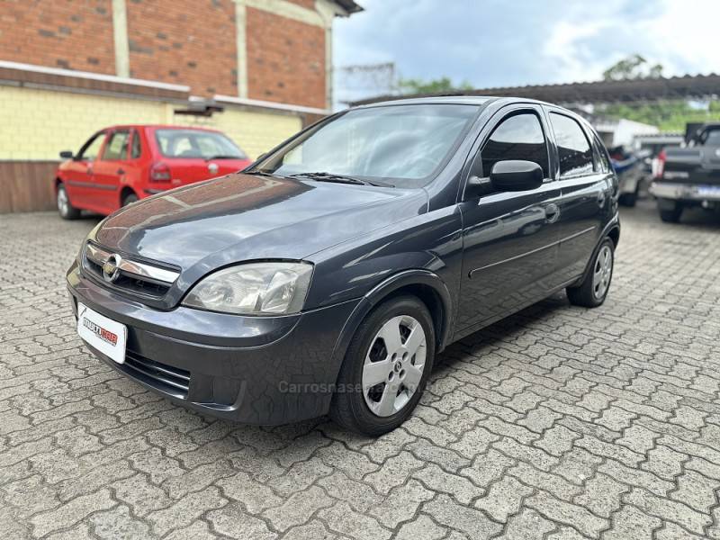 CHEVROLET - CORSA - 2002/2002 - Cinza - R$ 22.900,00