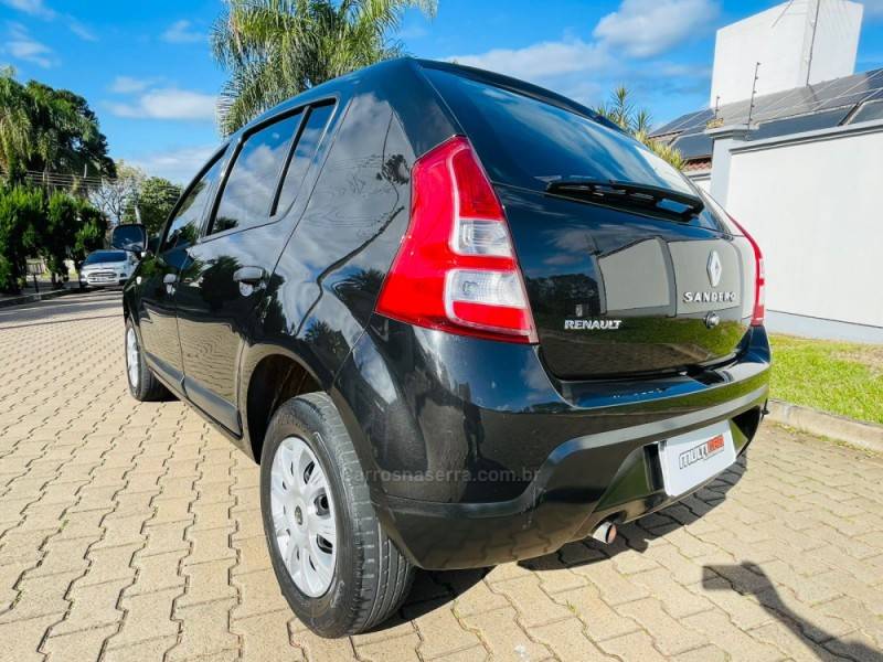 RENAULT - SANDERO - 2012/2012 - Preta - R$ 31.900,00