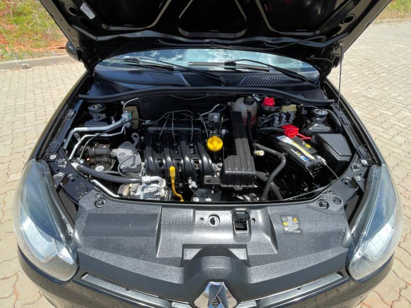 RENAULT - CLIO - 2015/2016 - Preta - R$ 36.900,00