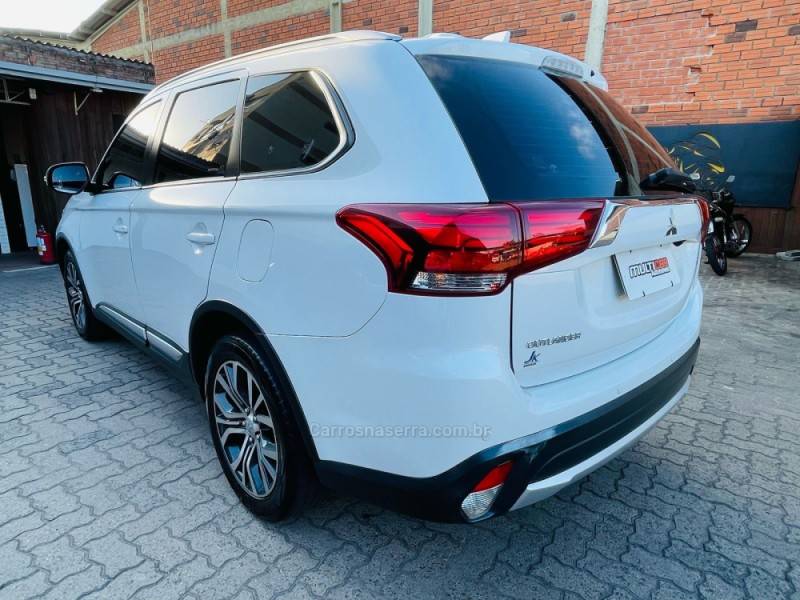MITSUBISHI - OUTLANDER - 2017/2017 - Branca - R$ 97.900,00