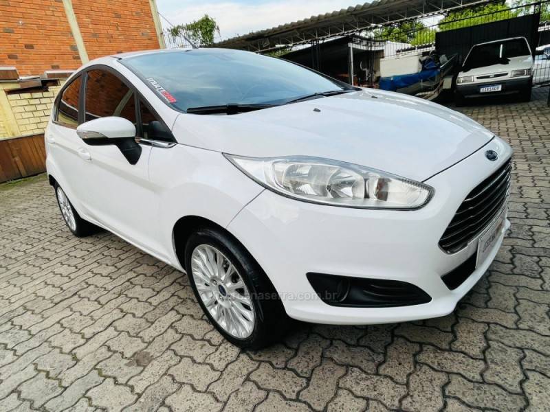 FORD - FIESTA - 2017/2017 - Branca - R$ 57.900,00