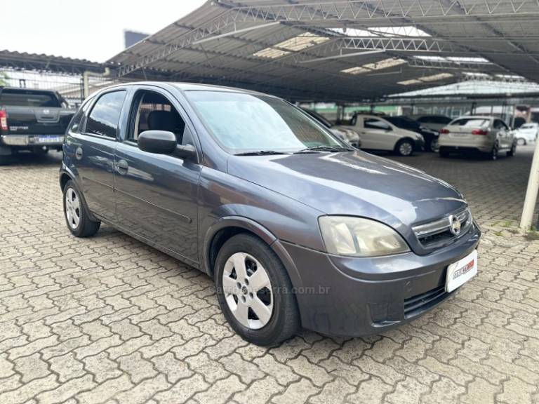 CHEVROLET - CORSA - 2002/2002 - Cinza - R$ 22.900,00