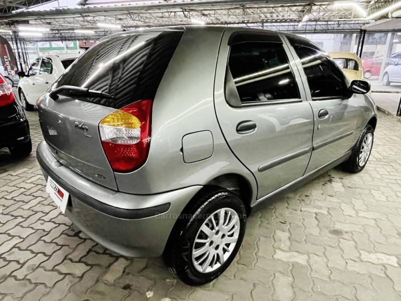 FIAT - PALIO - 2005/2006 - Cinza - R$ 25.900,00