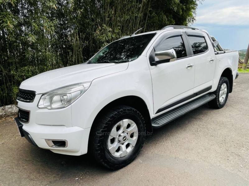CHEVROLET - S10 - 2014/2014 - Branca - R$ 109.900,00