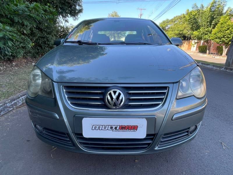 VOLKSWAGEN - POLO SEDAN - 2010/2010 - Cinza - R$ 36.900,00