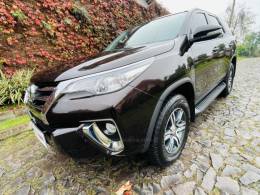 TOYOTA - HILUX SW4 - 2017/2017 - Marrom - R$ 172.900,00