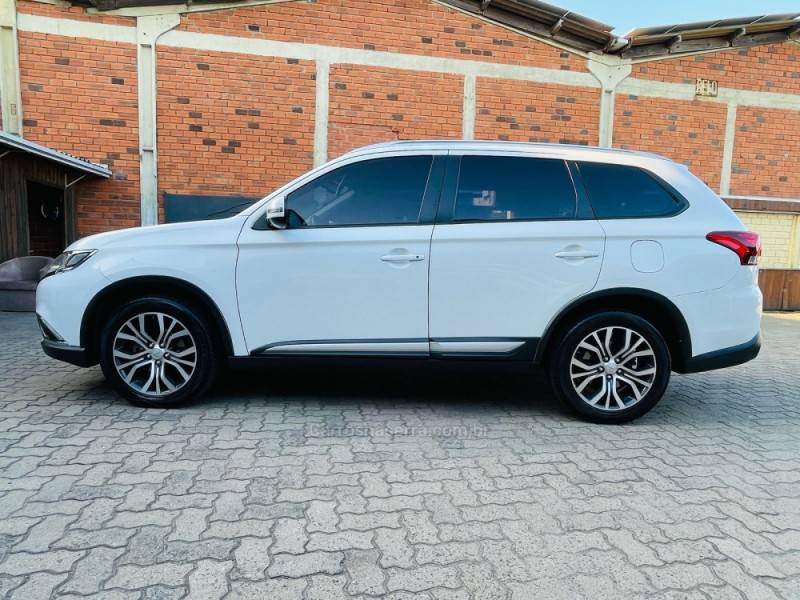 MITSUBISHI - OUTLANDER - 2017/2017 - Branca - R$ 97.900,00
