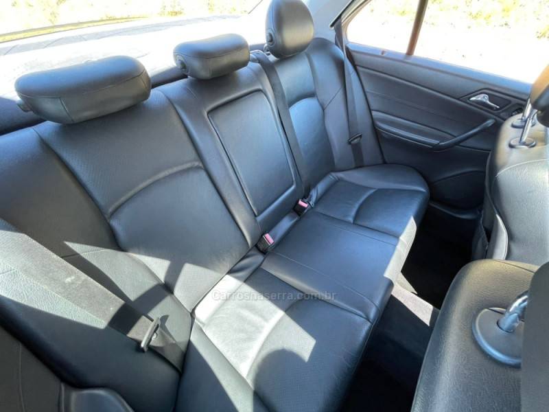 MERCEDES-BENZ - C 180 - 2002/2002 - Preta - R$ 45.900,00