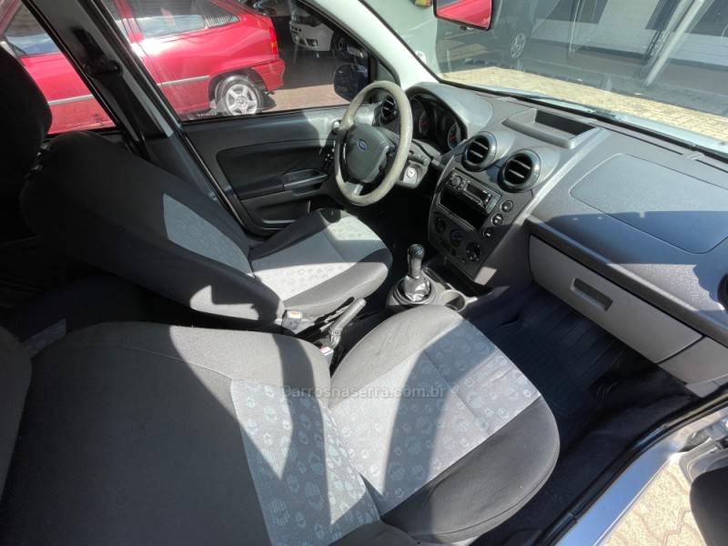 FORD - FIESTA - 2014/2014 - Cinza - R$ 31.900,00