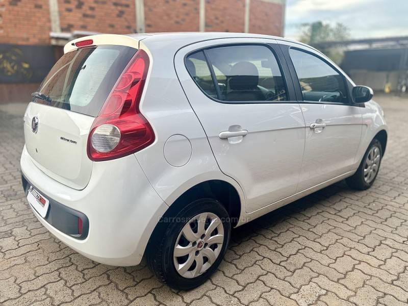 FIAT - PALIO - 2013/2014 - Branca - R$ 35.900,00