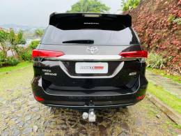 TOYOTA - HILUX SW4 - 2017/2017 - Marrom - R$ 172.900,00