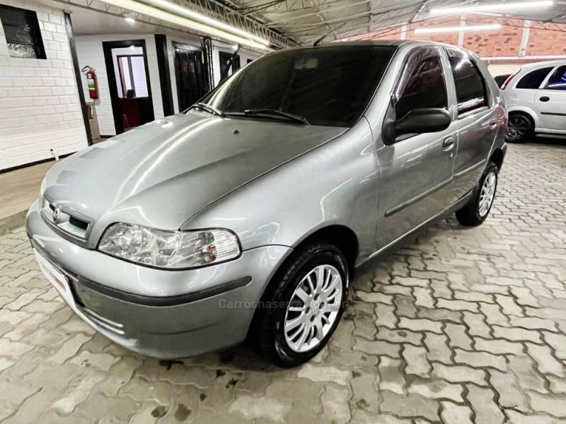 FIAT - PALIO - 2005/2006 - Cinza - R$ 25.900,00
