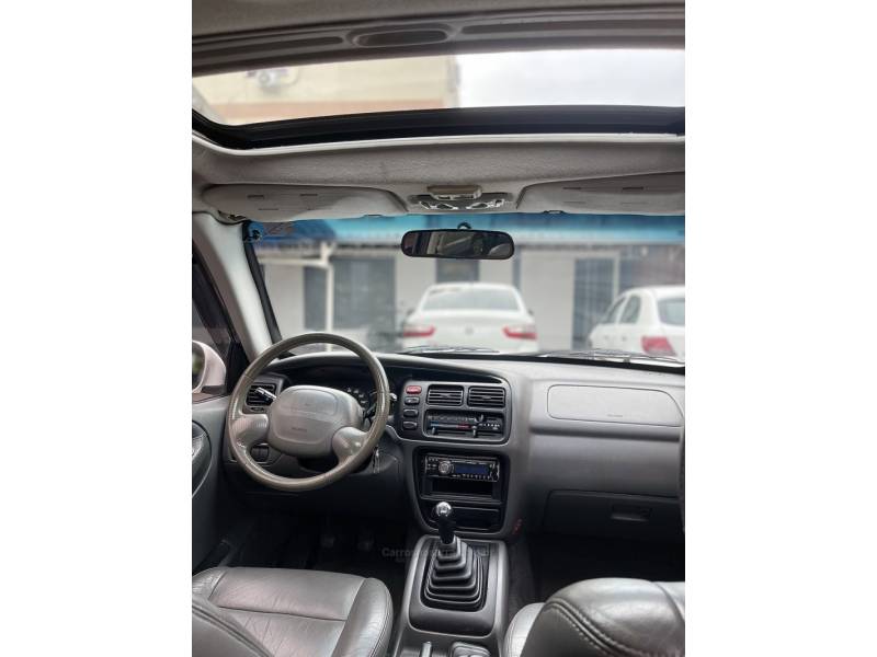 CHEVROLET - TRACKER - 2001/2001 - Branca - R$ 45.900,00
