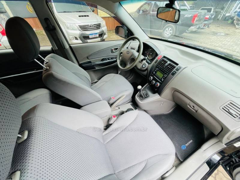 HYUNDAI - TUCSON - 2010/2010 - Preta - R$ 41.900,00