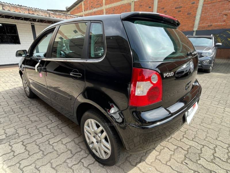 VOLKSWAGEN - POLO - 2006/2006 - Preta - R$ 27.900,00