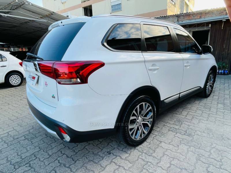 MITSUBISHI - OUTLANDER - 2017/2017 - Branca - R$ 97.900,00
