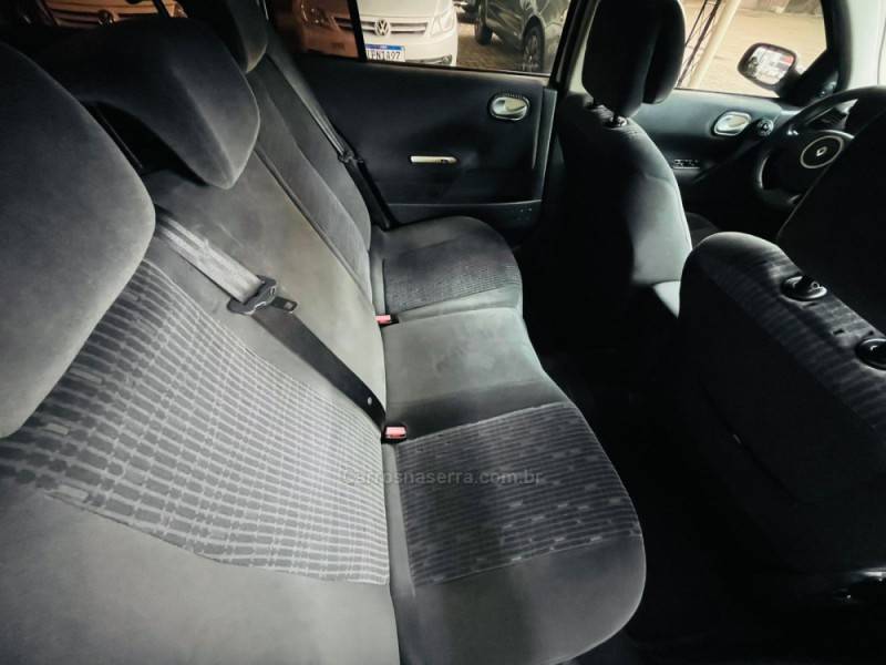 RENAULT - MÉGANE - 2012/2012 - Branca - R$ 34.900,00