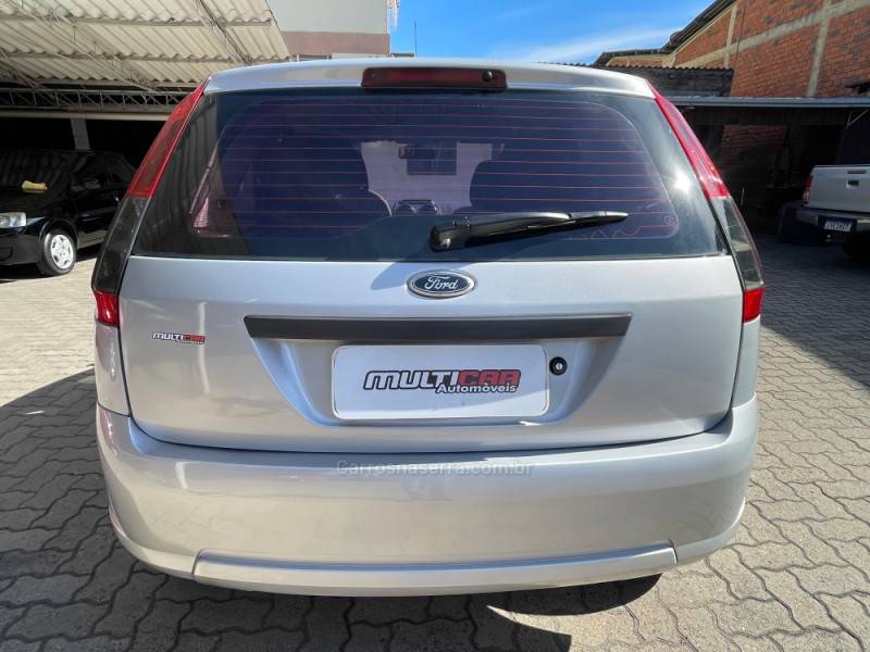 FORD - FIESTA - 2014/2014 - Cinza - R$ 31.900,00