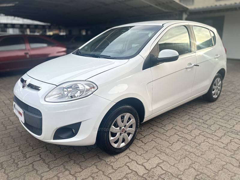FIAT - PALIO - 2013/2014 - Branca - R$ 35.900,00