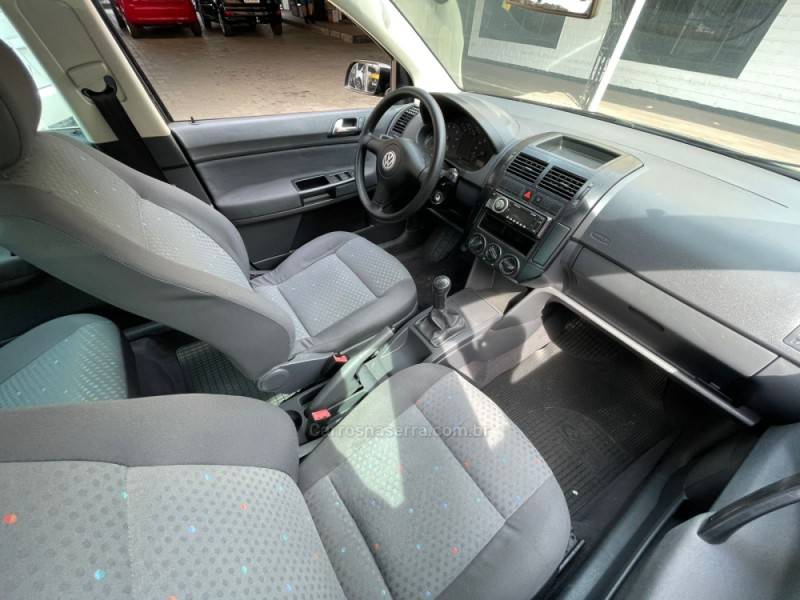 VOLKSWAGEN - POLO - 2006/2006 - Preta - R$ 27.900,00