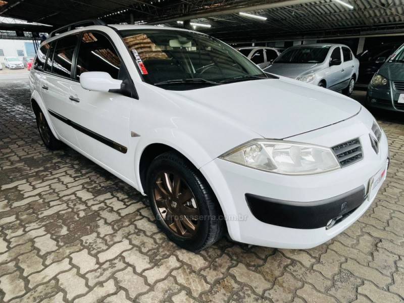 RENAULT - MÉGANE - 2012/2012 - Branca - R$ 34.900,00