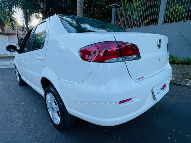 FIAT - SIENA - 2013/2014 - Branca - R$ 34.900,00
