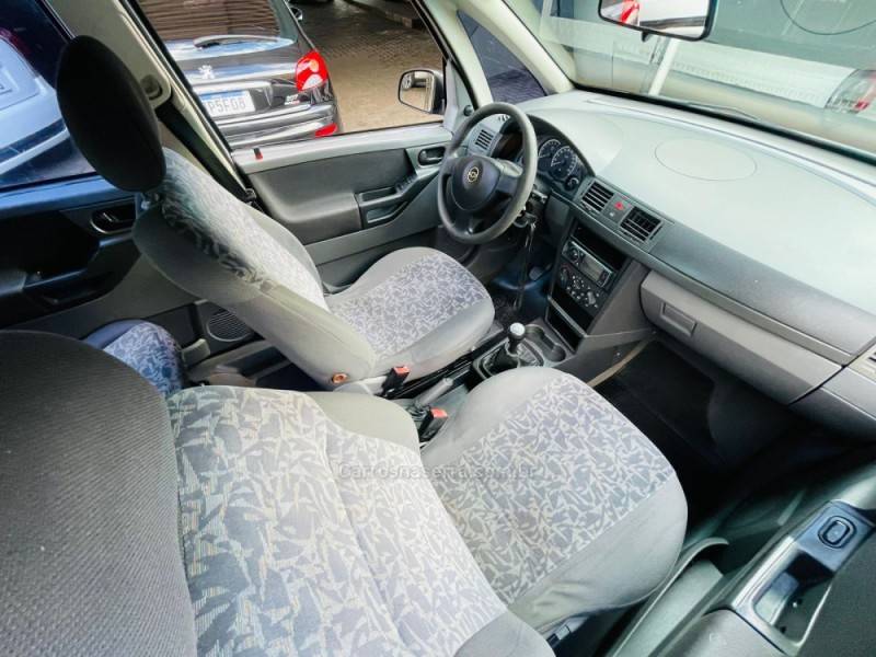 CHEVROLET - MERIVA - 2003/2003 - Prata - R$ 22.900,00