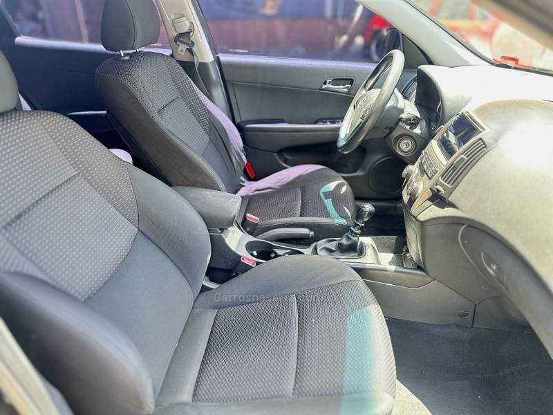 HYUNDAI - I30 - 2010/2011 - Preta - R$ 39.900,00